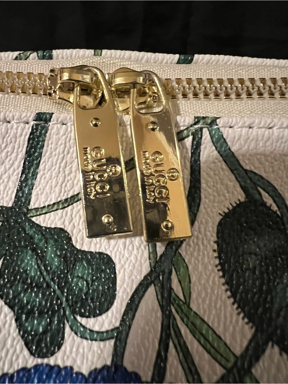 GUCCI White Floral Logo Duffle Bag - Picture 7 of 16